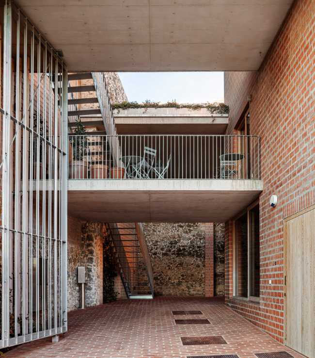 Producir vino en las estrechas calles de un pueblo histórico: Celler clos pachem 1507