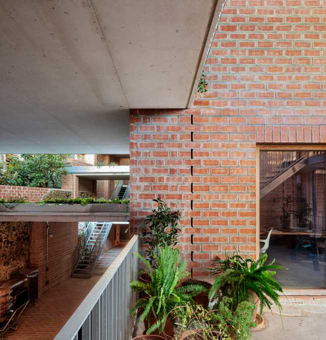 Producir vino en las estrechas calles de un pueblo histórico: Celler clos pachem 1507