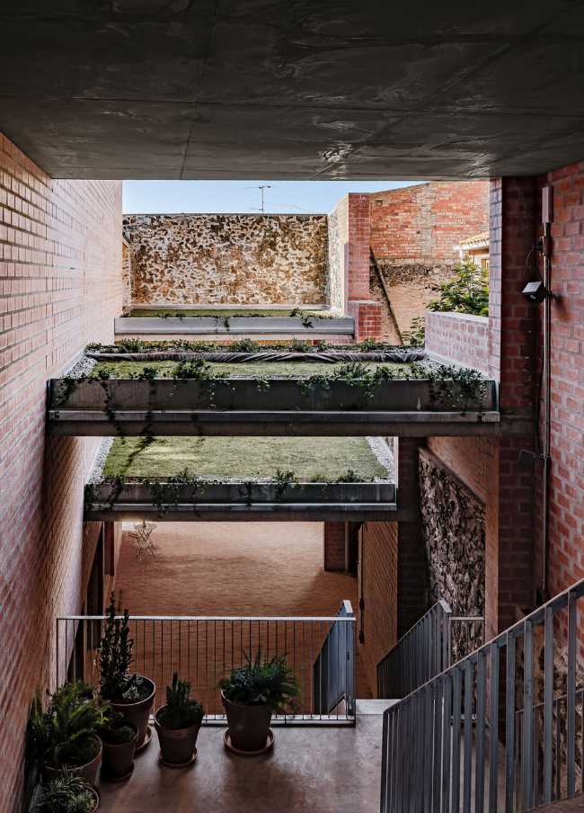 Producir vino en las estrechas calles de un pueblo histórico: Celler clos pachem 1507