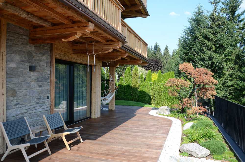 Villa tirolese in pietra e legno. Vivere il confort circondati dalla natura