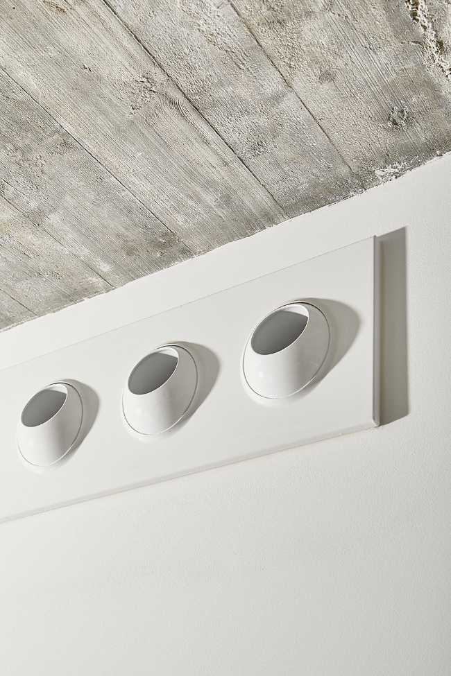 Espacios fluidos y materiales contrastantes para un apartamento en Madrid