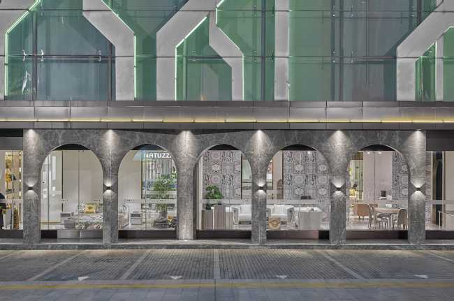 The full arch, an iconic element of Italian design, in Glory home showroom.