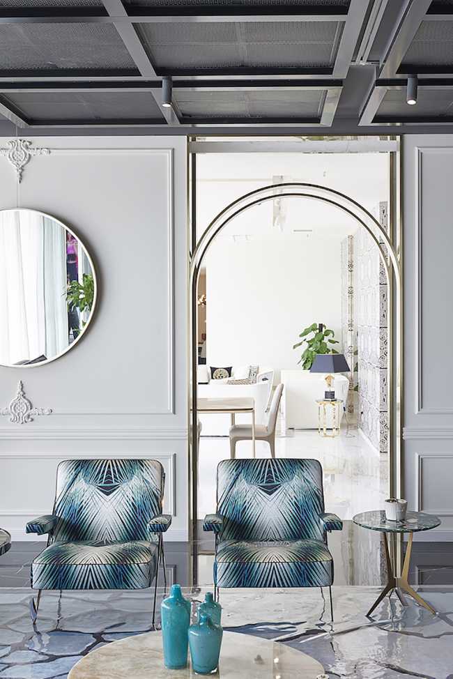 The full arch, an iconic element of Italian design, in Glory home showroom.