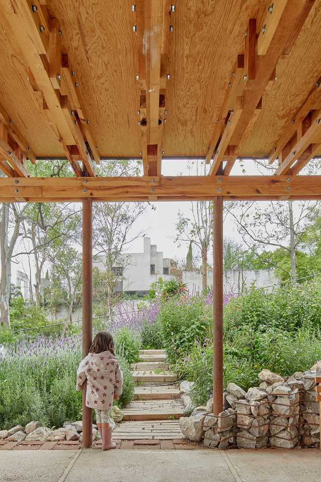El Terreno. Un jardin urbain conçu comme un espace destiné à sensibiliser à la durabilité environnementale