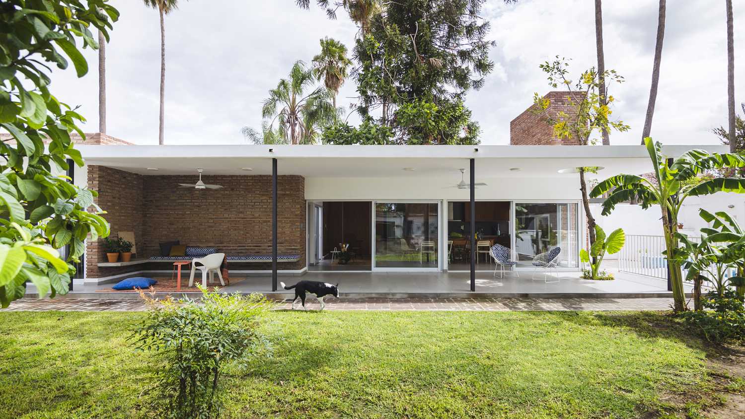 Addio ai confini tra indoor e outdoor nel progetto di El Quincho