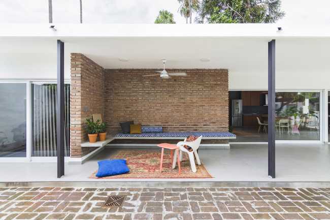 Goodbye to the boundaries between indoor and outdoor in El Quincho's project.