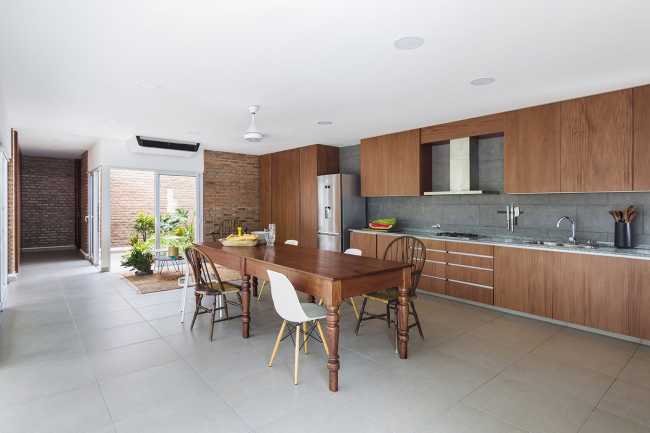 Goodbye to the boundaries between indoor and outdoor in El Quincho's project.