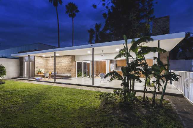 Goodbye to the boundaries between indoor and outdoor in El Quincho's project.