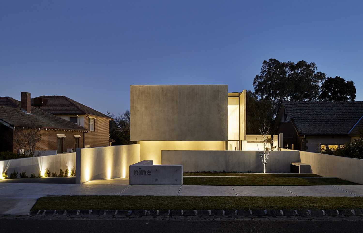 Salmon Avenue, an architecture designed as a manifesto to represent the beauty of raw concrete