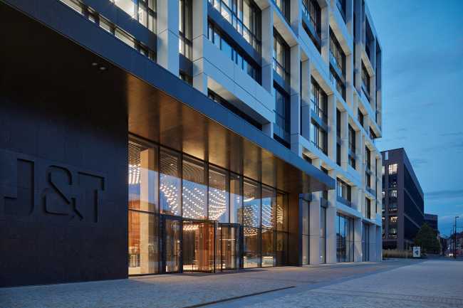 The facade of the new J&T corporate headquarters reflects the abstract painting which combines rationality, technology and irregularity