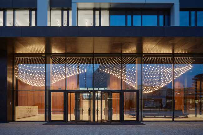 The facade of the new J&T corporate headquarters reflects the abstract painting which combines rationality, technology and irregularity