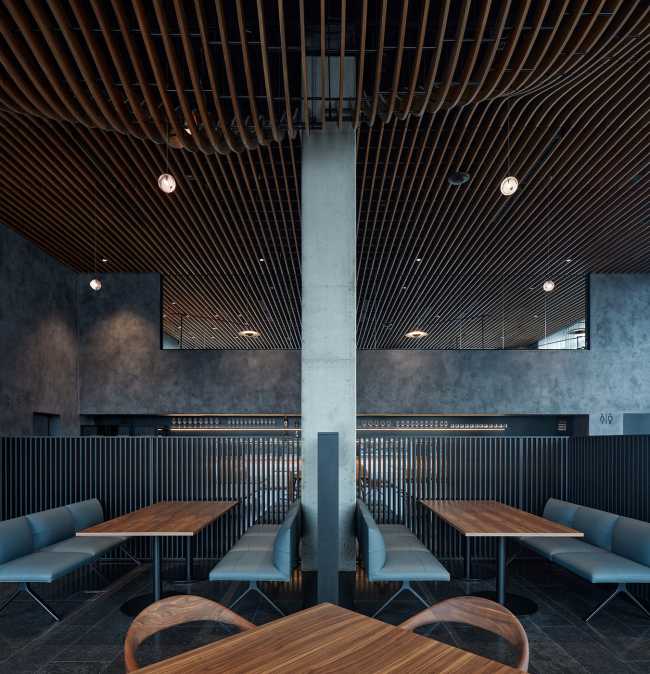 The facade of the new J&T corporate headquarters reflects the abstract painting which combines rationality, technology and irregularity