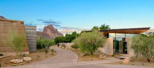Playful collection of organic shapes in the desert: Dancing Light Residence