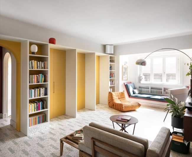 Above the treetops of Milan, in a light-filled apartment functionality and aesthetics vie for the throne