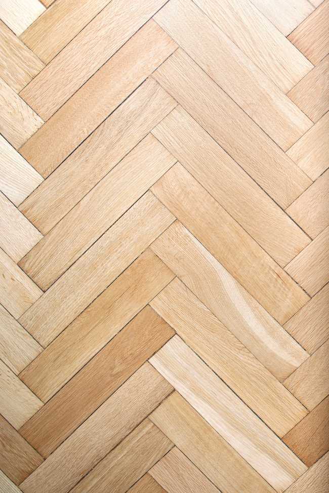 Above the treetops of Milan, in a light-filled apartment functionality and aesthetics vie for the throne