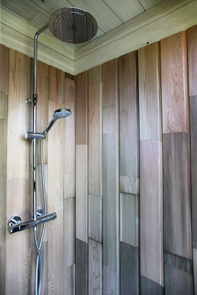 ¿Darle valor a un roble centenario? Origin, el trajesartorial de madera cosido alrededor del árbol