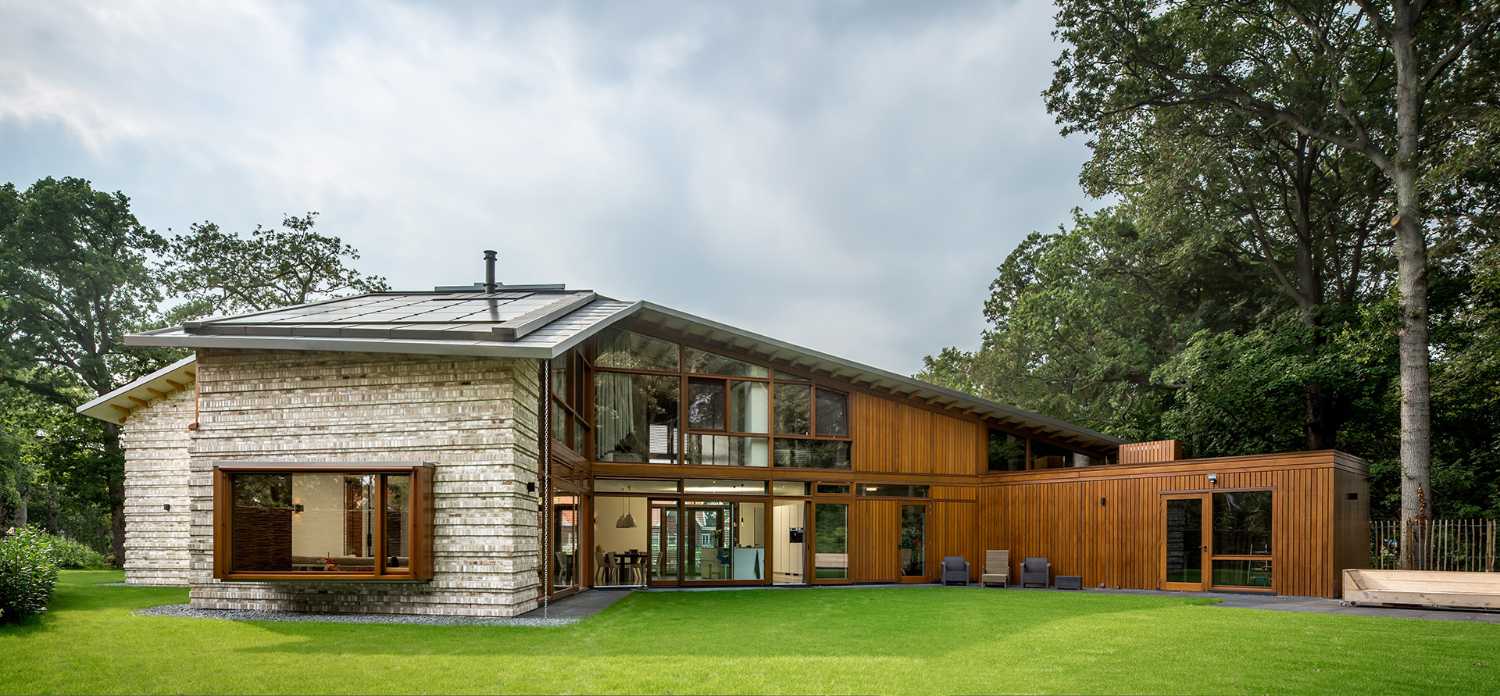 La Villa Bakkum, un trépied avec ses jambes étendues dans le paysage