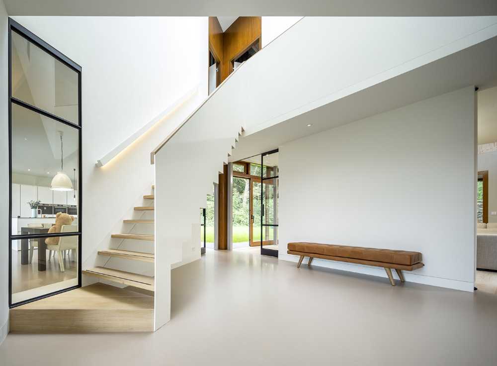 Villa Bakkum, a tripod with legs stretched out in the landscape