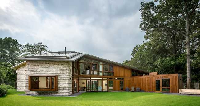 Villa Bakkum, a tripod with legs stretched out in the landscape