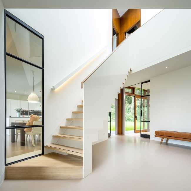 Villa Bakkum, a tripod with legs stretched out in the landscape