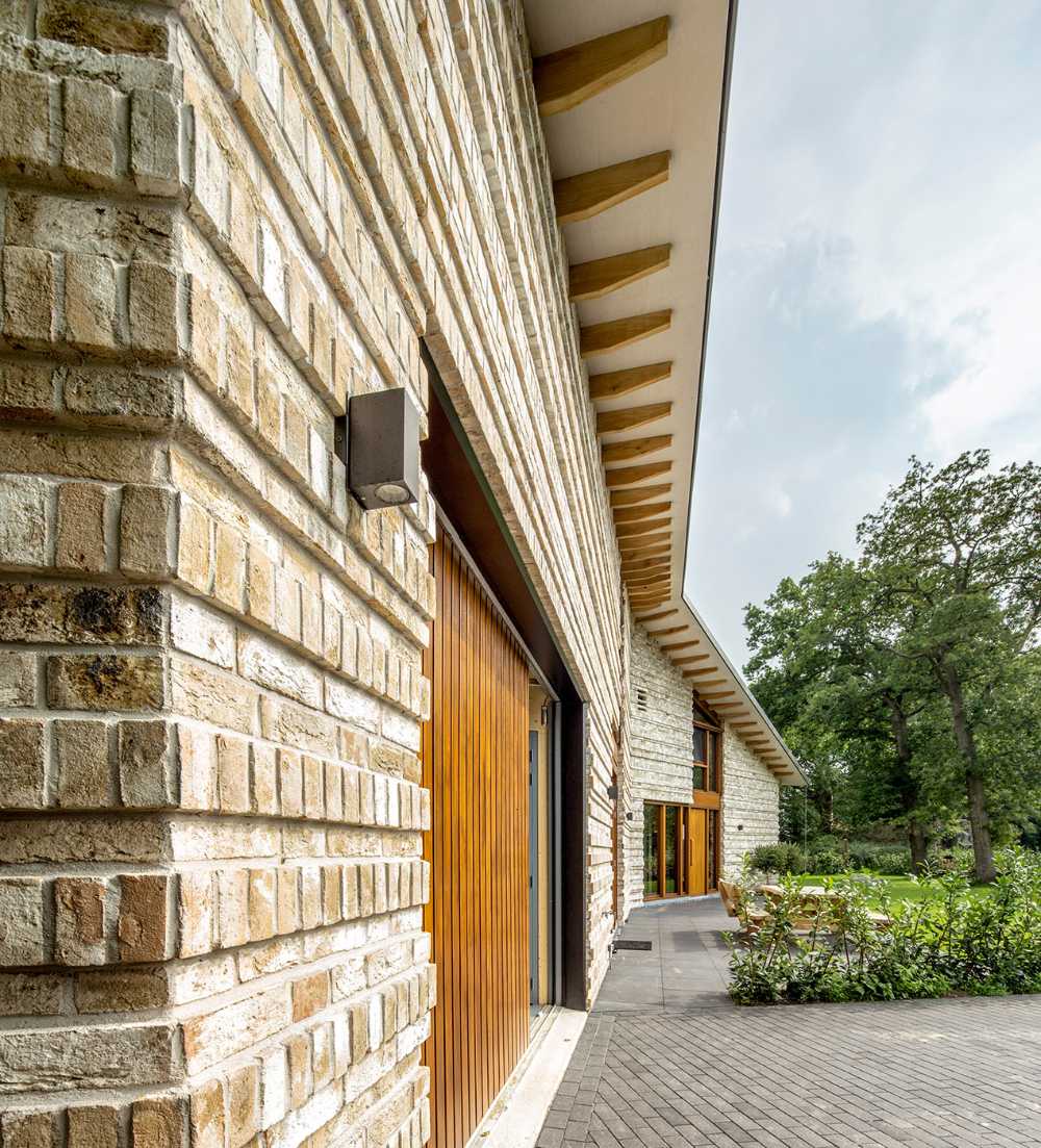 Villa Bakkum, a tripod with legs stretched out in the landscape