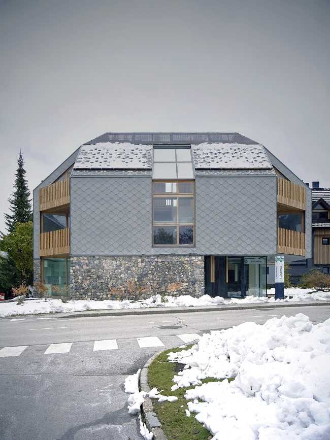 Alpine Sky Apartments, association de bois et de métal pour le complexe touristique en haute altitude
