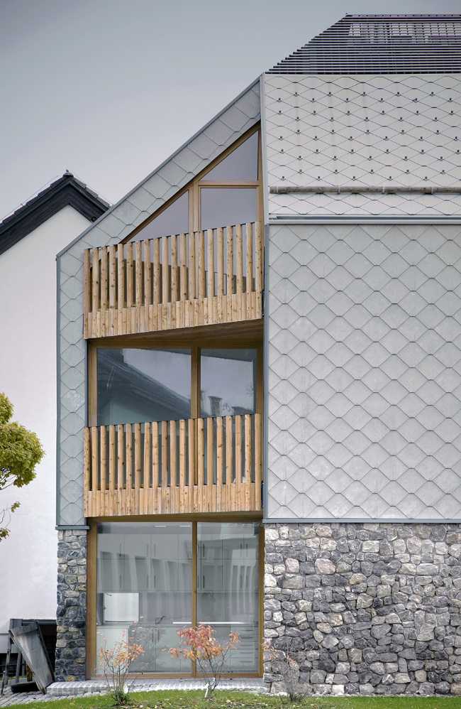 Alpine Sky Apartments, association de bois et de métal pour le complexe touristique en haute altitude