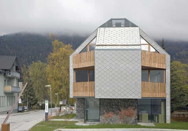 Alpine Sky Apartments, association de bois et de métal pour le complexe touristique en haute altitude