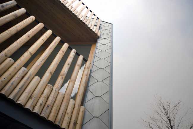 Alpine Sky Apartments, association de bois et de métal pour le complexe touristique en haute altitude