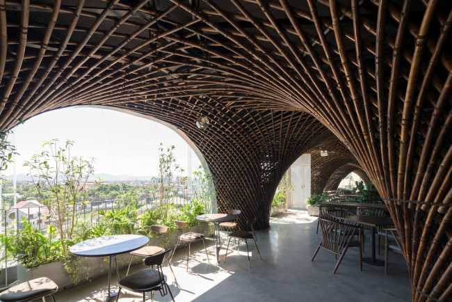 Restaurante de bambú ícono arquitectónico en Vietnam: Nocenco cafe