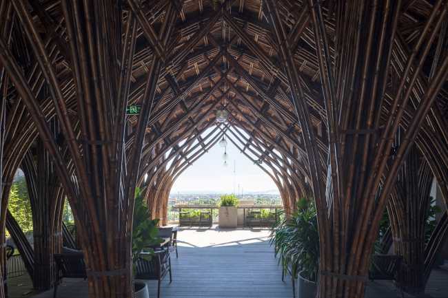 Restaurante de bambú ícono arquitectónico en Vietnam: Nocenco cafe