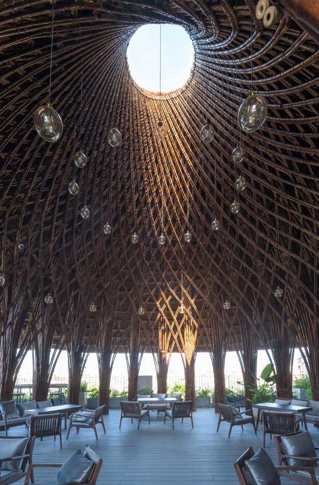 Restaurante de bambú ícono arquitectónico en Vietnam: Nocenco cafe