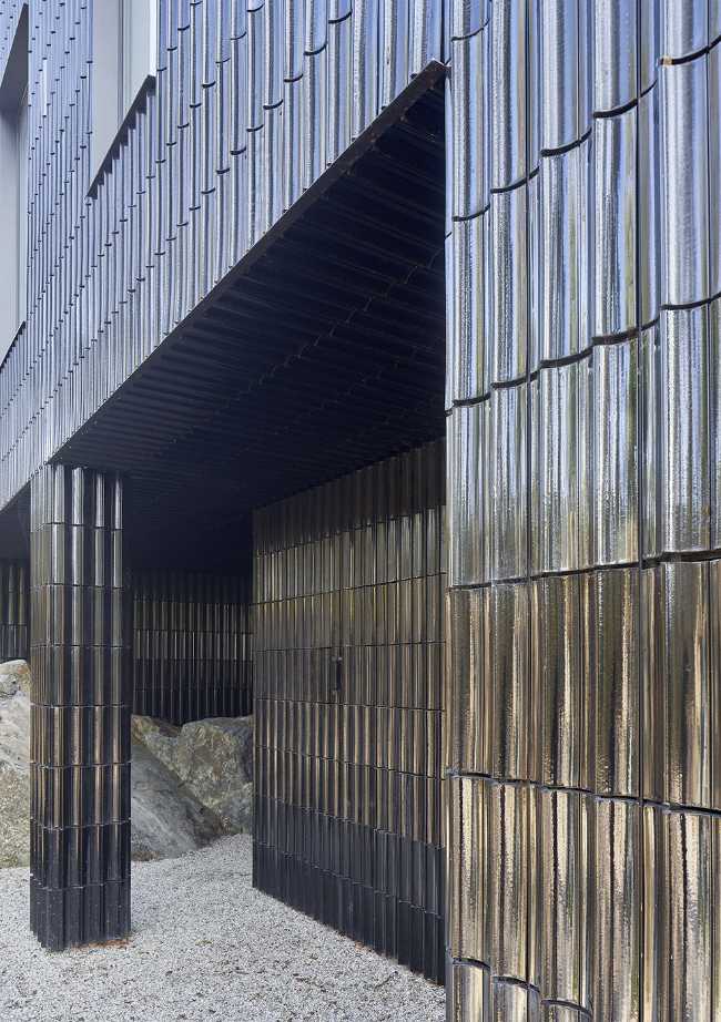 Villa Sagalid, the villa with ceramic walls that look as if they were painted by hand