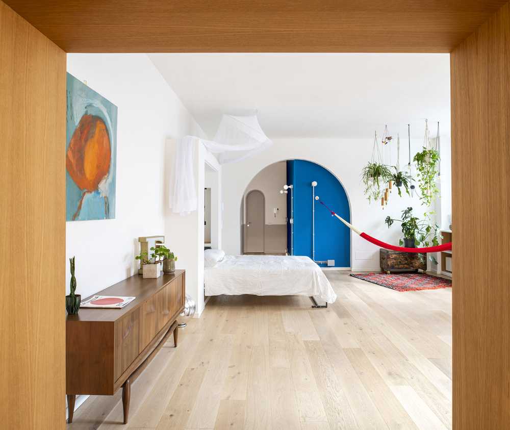 Mexico and Clouds. Bright colors, vintage pieces and custom furniture for a youthful and refreshing accommodation