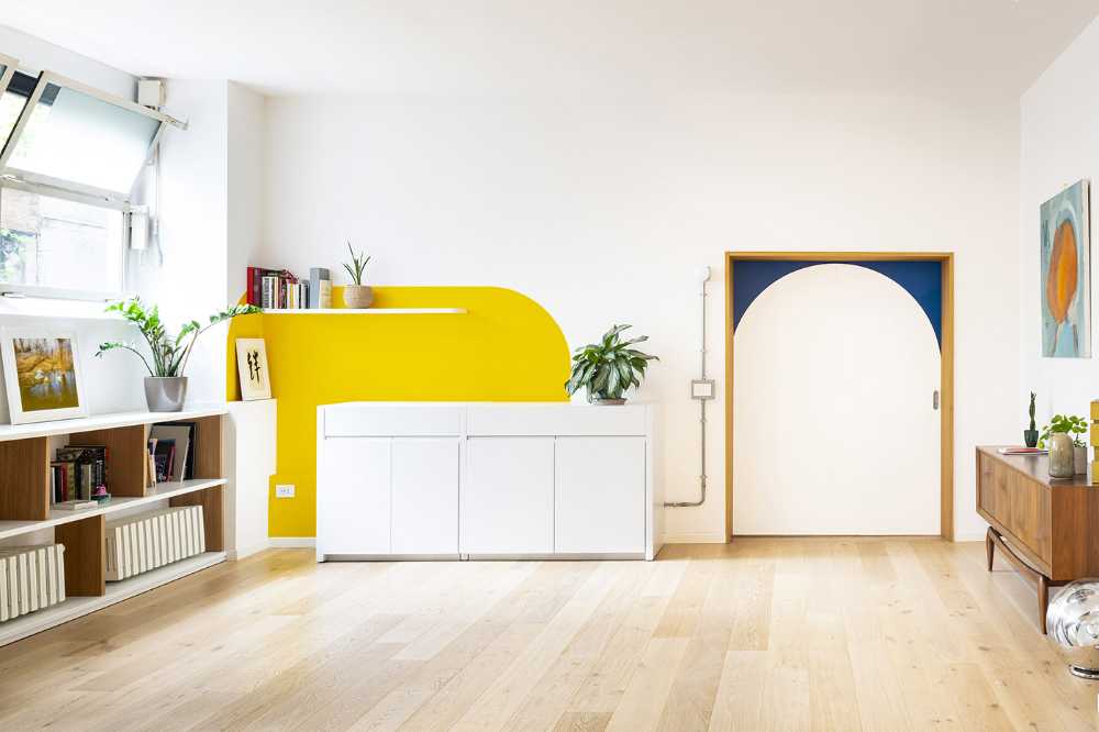 Mexique et nuages. Couleurs vives, pièces vintage et meubles sur mesure pour un logement jeune et frais.