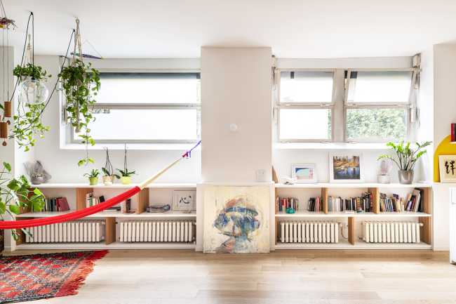 Messico e nuvole. Colori vivaci, pezzi vintage e mobili su misura per un alloggio giovane e fresco