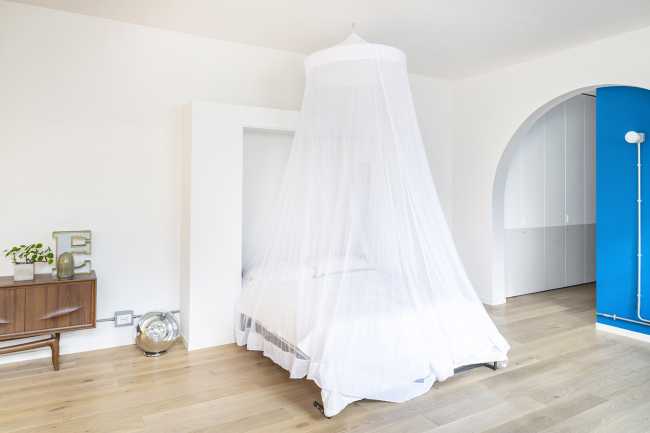 Mexico and Clouds. Bright colors, vintage pieces and custom furniture for a youthful and refreshing accommodation