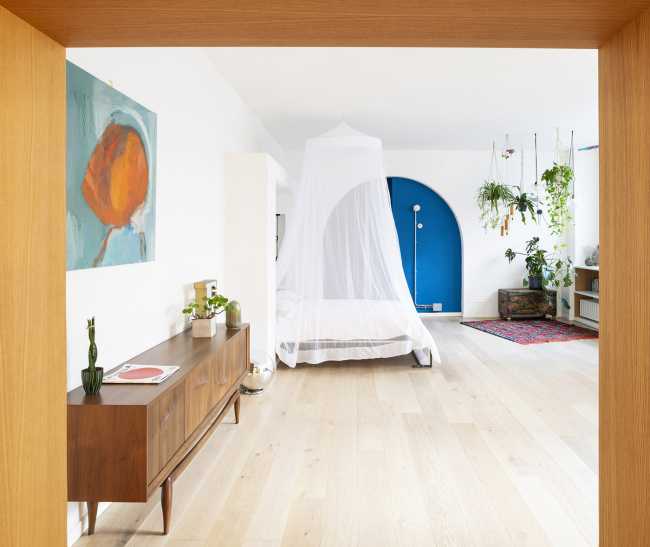 Mexico and Clouds. Bright colors, vintage pieces and custom furniture for a youthful and refreshing accommodation