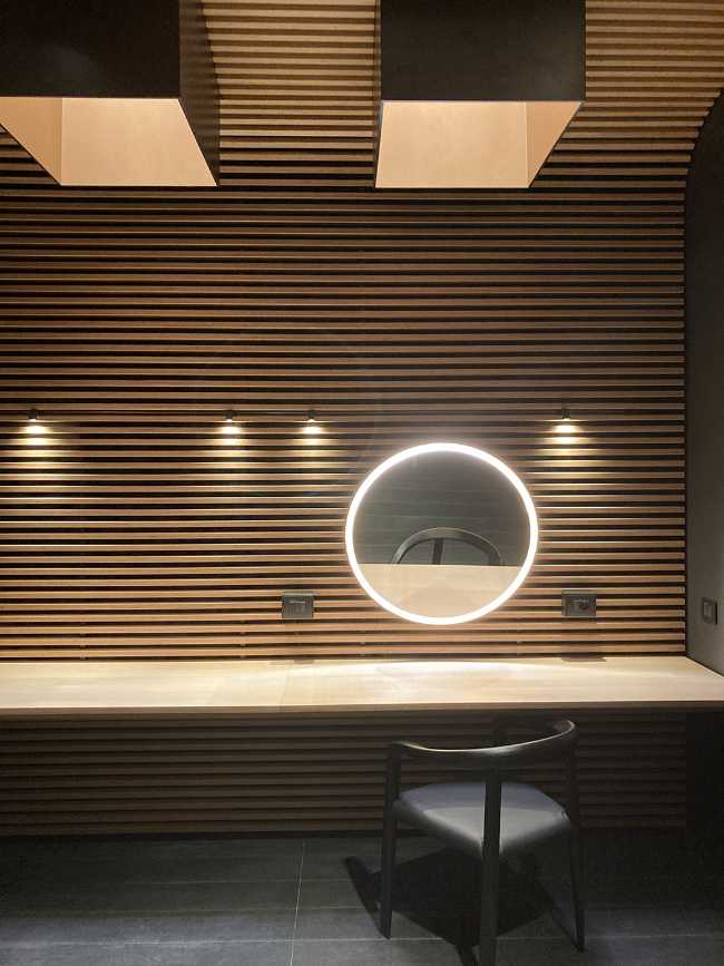 ‘Fuori dalle righe’ al Teatro degli Arcimboldi. Un luogo immersivo e raffinato a misura d’artista