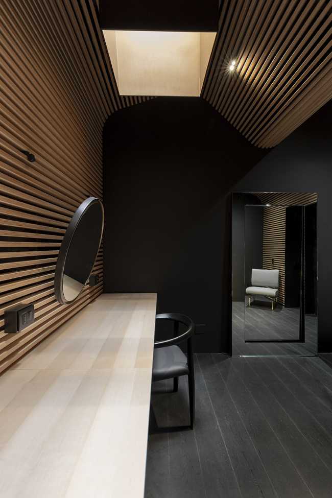 ‘Fuori dalle righe’ al Teatro degli Arcimboldi. Un luogo immersivo e raffinato a misura d’artista