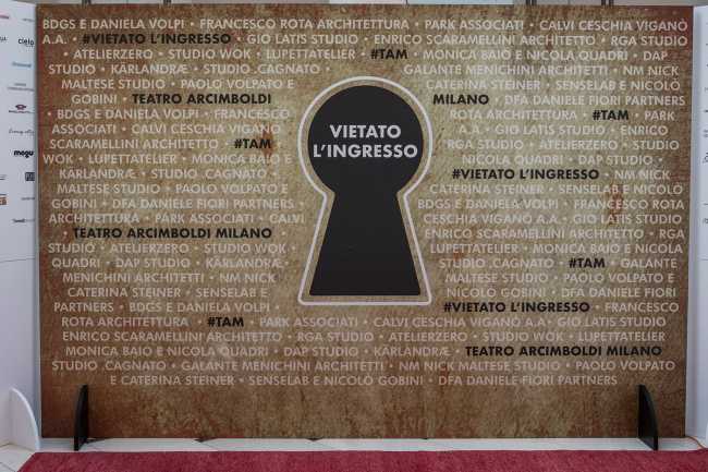 ‘Fuori dalle righe’ al Teatro degli Arcimboldi. Un luogo immersivo e raffinato a misura d’artista