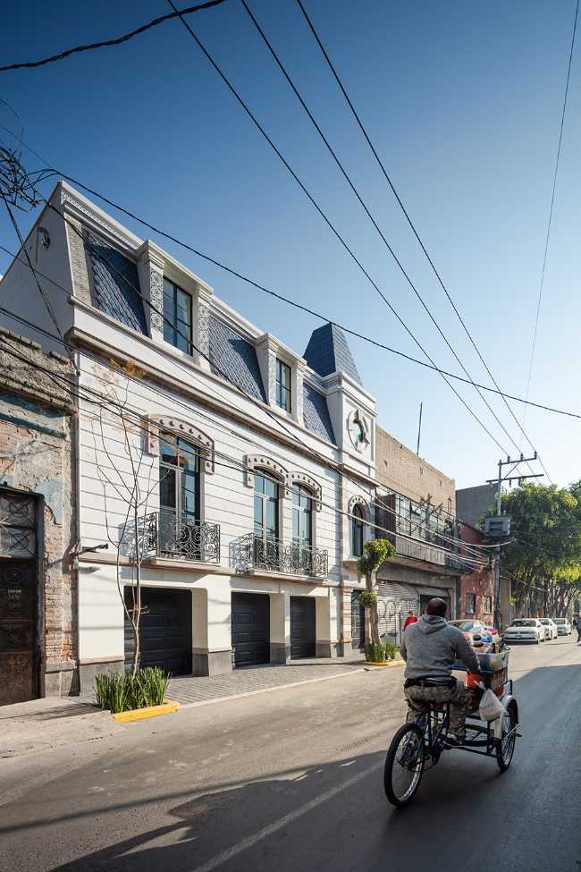 Mar Mediterráneo 34: a new materialityregeneratestheeclectic French-stylespaces