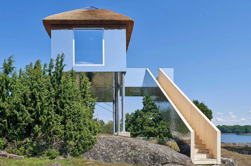 Synvillan, the illusion of a house dissolving in Scandinavian nature