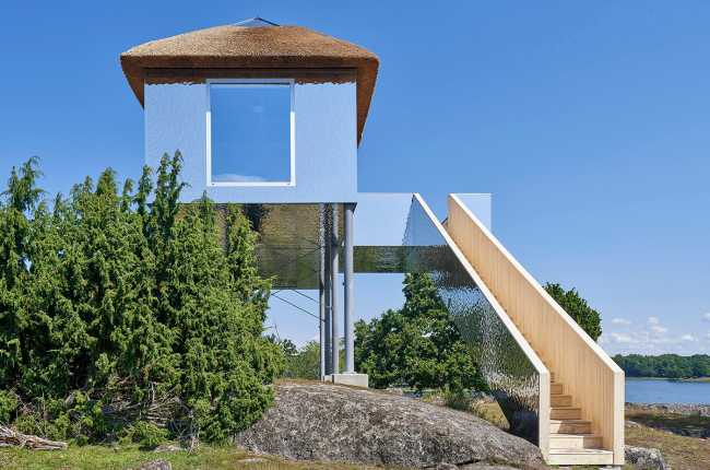 Synvillan, the illusion of a house dissolving in Scandinavian nature