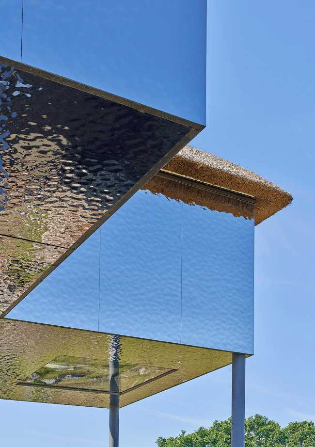 Synvillan, the illusion of a house dissolving in Scandinavian nature