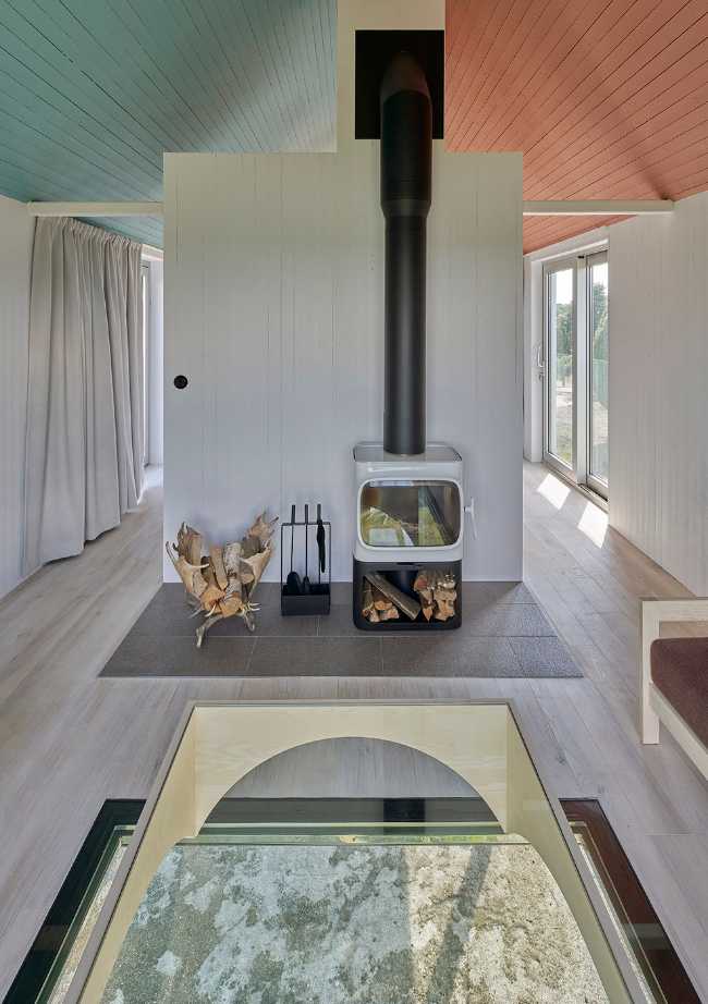 Synvillan, the illusion of a house dissolving in Scandinavian nature