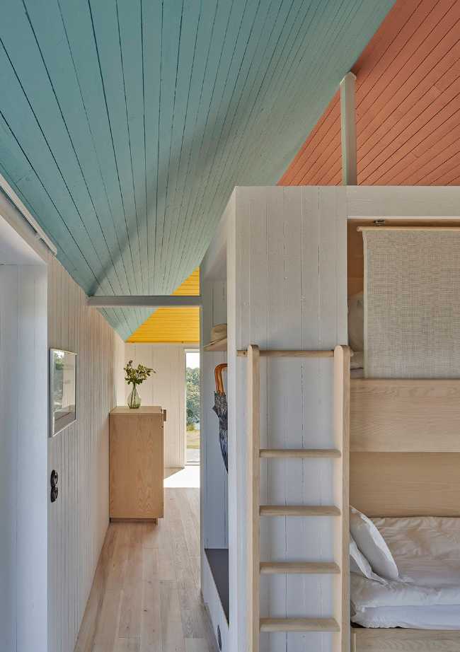 Synvillan, the illusion of a house dissolving in Scandinavian nature