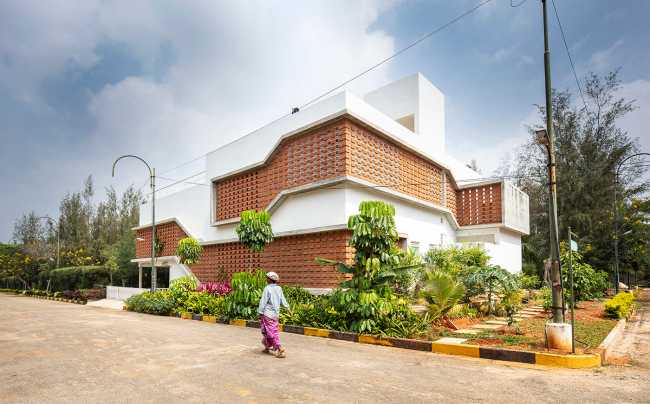 Viaje al interior de sí mismos en la Inside Out House
