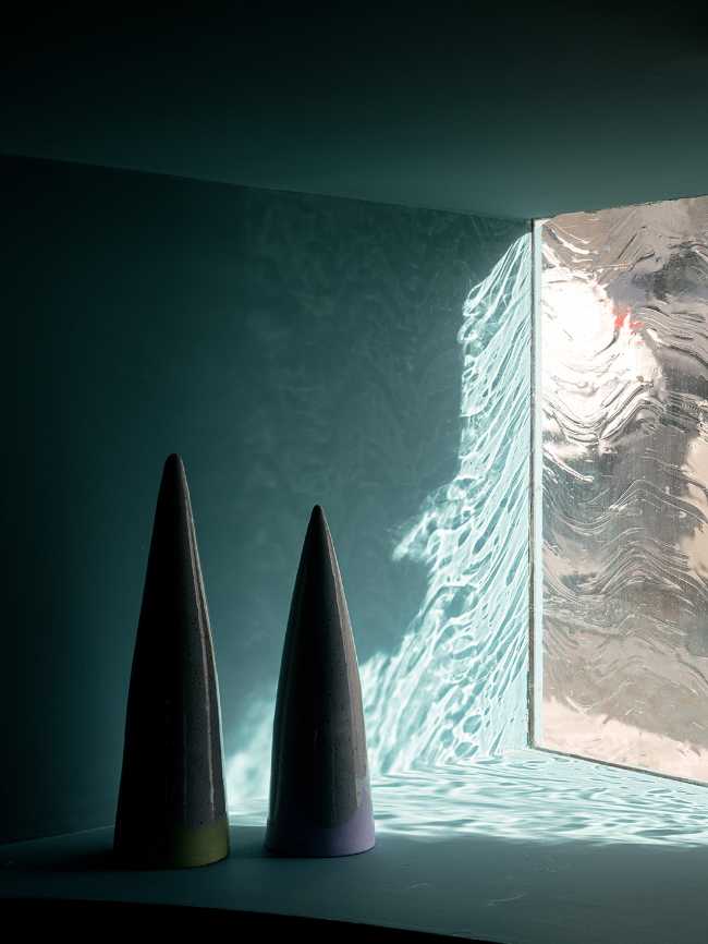 Aqua, drink in restaurant: an interior design projecting us into a wreck at the bottom of the sea