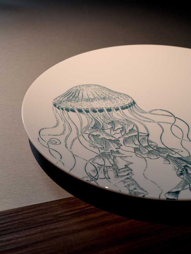 Aqua, drink in restaurant: an interior design projecting us into a wreck at the bottom of the sea
